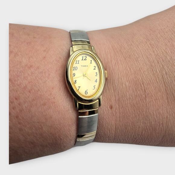 Vintage Timex Two-Tone Gold & Silver Oval Watch - Picture 4 of 6